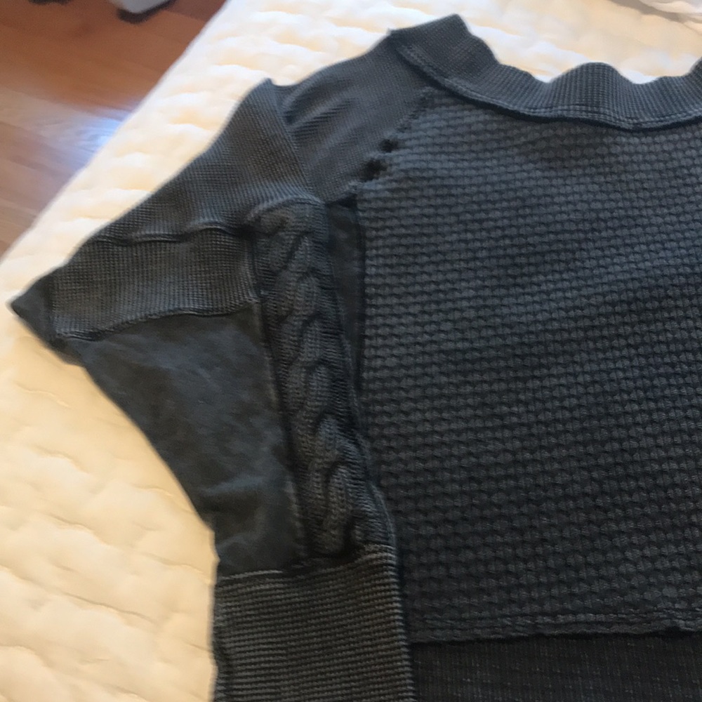 Tops - Picture 5 of 7